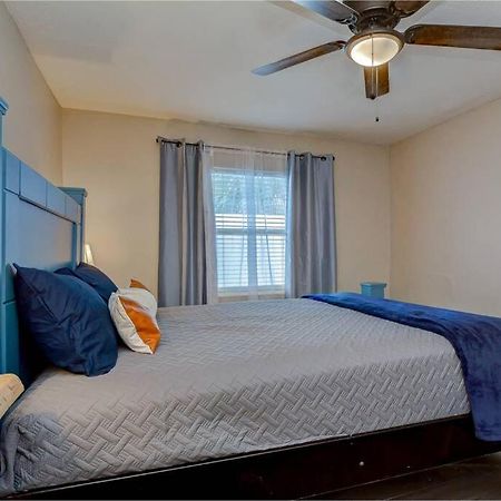 Driftwood Castle Urban Oasis With Firepit Near Convention Center And Amalie Arena, Room For 6 タンパ エクステリア 写真