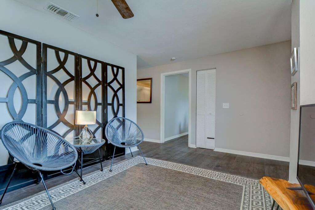 Driftwood Castle Urban Oasis With Firepit Near Convention Center And Amalie Arena, Room For 6 タンパ エクステリア 写真