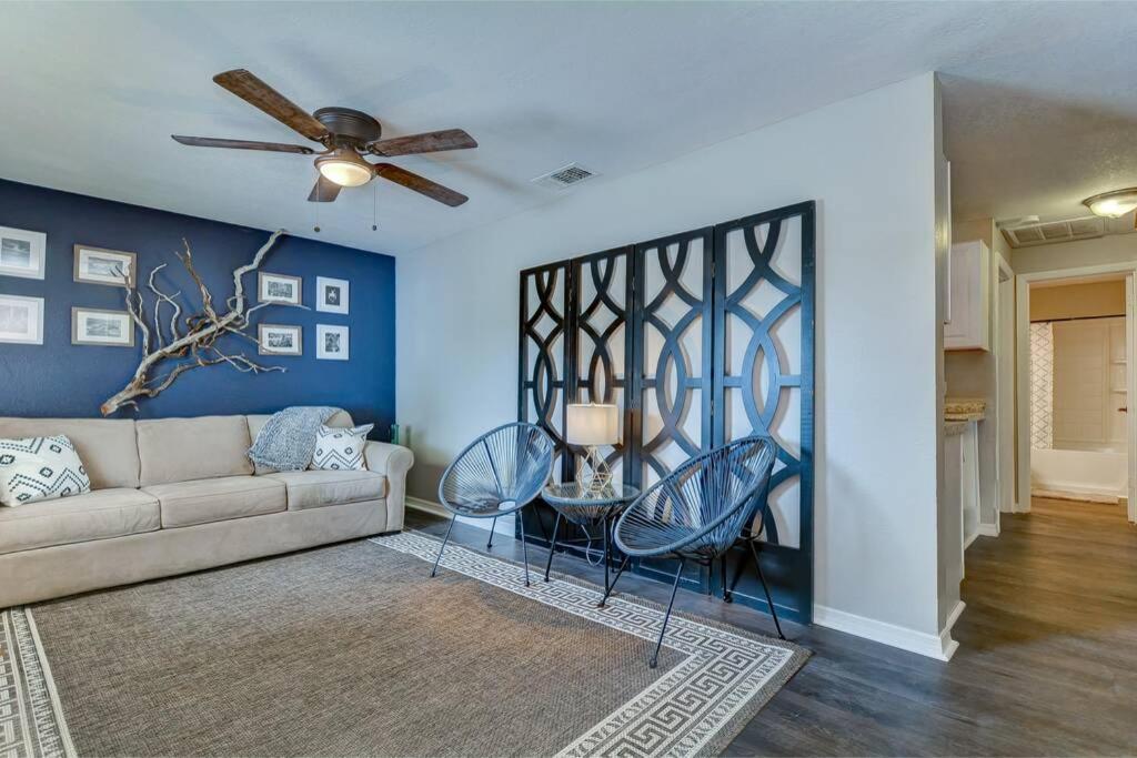 Driftwood Castle Urban Oasis With Firepit Near Convention Center And Amalie Arena, Room For 6 タンパ エクステリア 写真