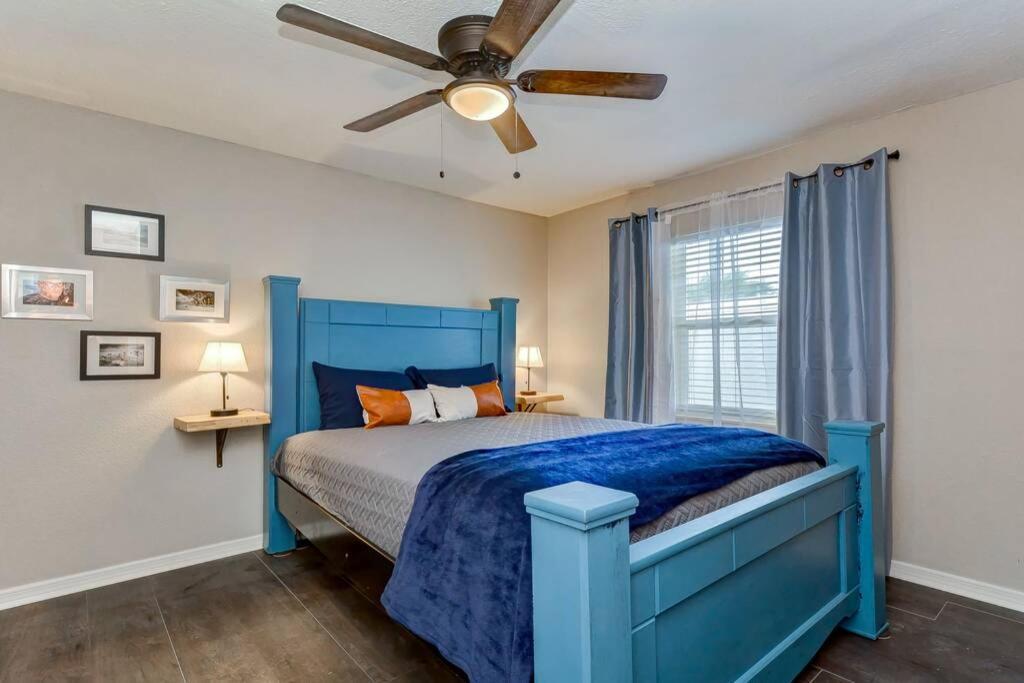 Driftwood Castle Urban Oasis With Firepit Near Convention Center And Amalie Arena, Room For 6 タンパ エクステリア 写真