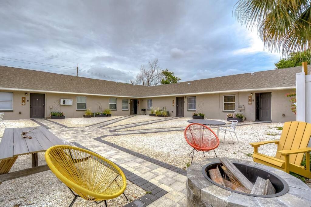 Driftwood Castle Urban Oasis With Firepit Near Convention Center And Amalie Arena, Room For 6 タンパ エクステリア 写真